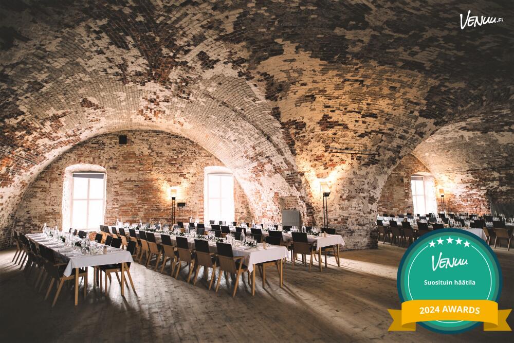 Long banquet tables under the brick vaults of Tenalji von Fersen on Suomenlinna